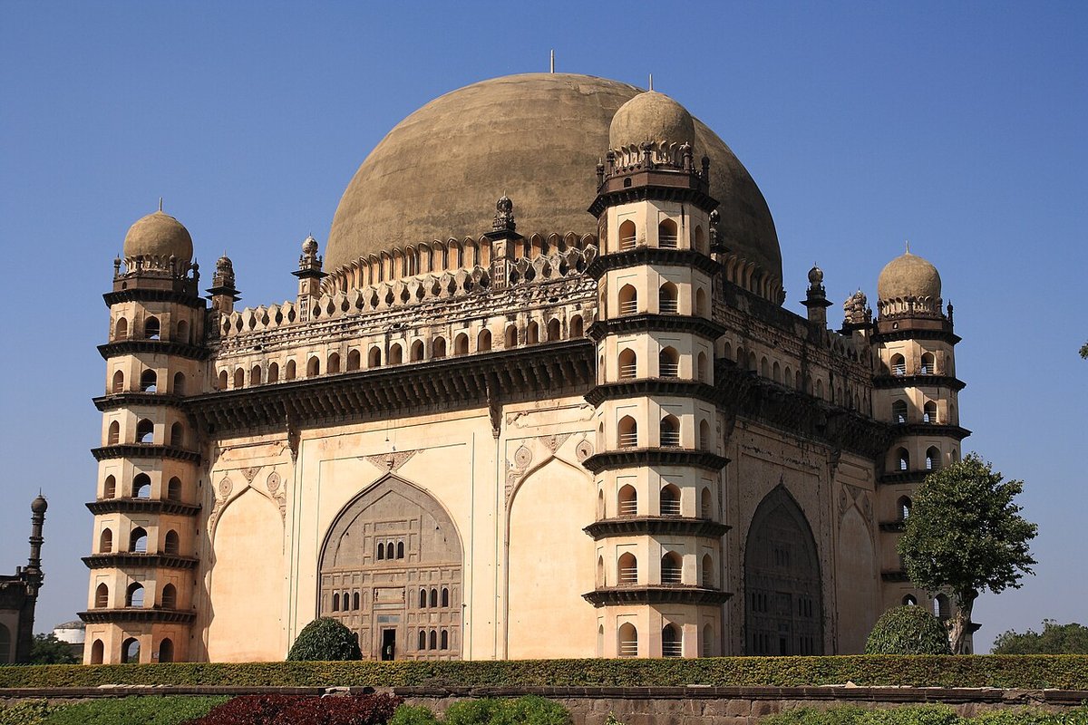 Gol Gumbaz travel guide